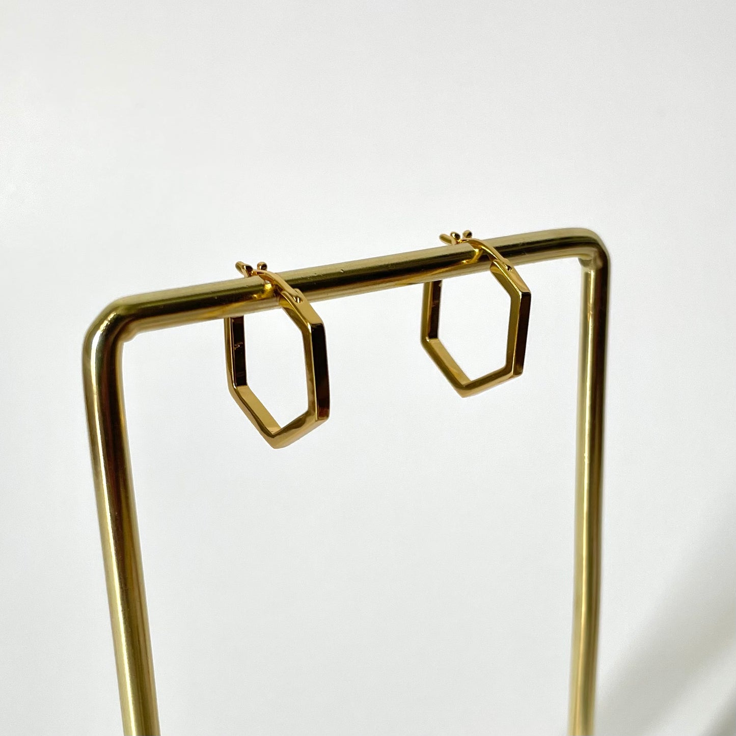 Hexagon minimal hoops 2.0- Gold