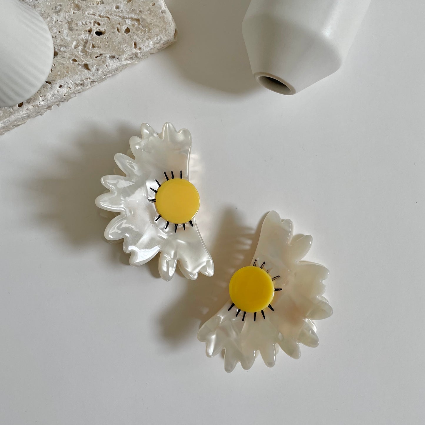 Half Daisy Claw Clip