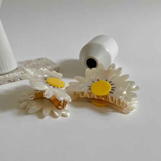 Half Daisy Claw Clip
