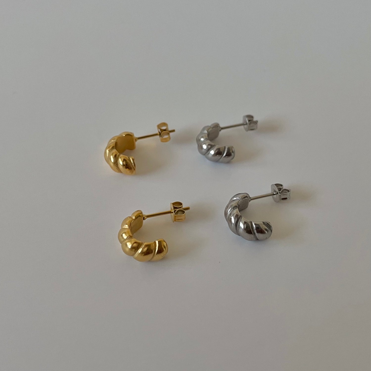 Mini hoop 2025 earrings canada
